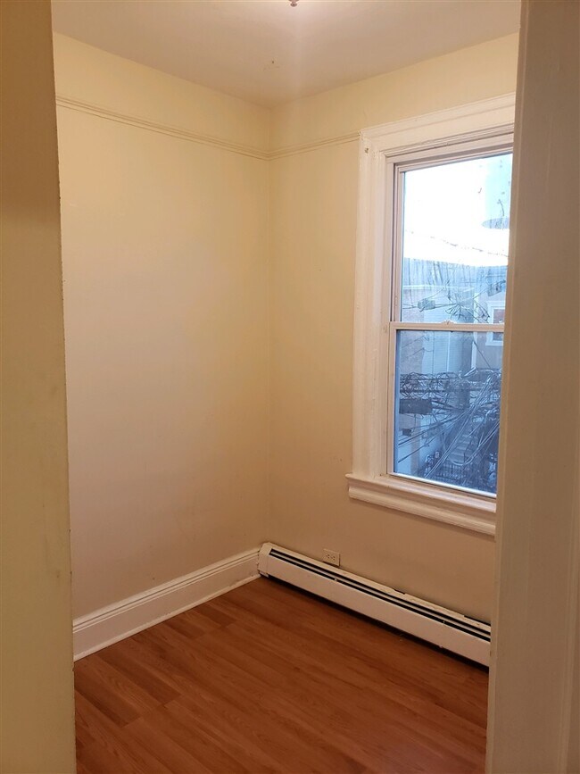 Building Photo - 20 Wallis Ave