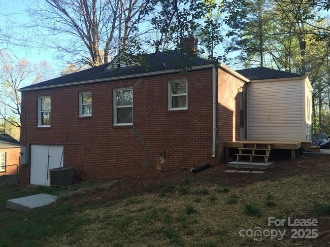 Foto del edificio - 381 Euclid Ave