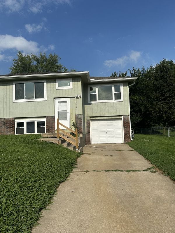 Building Photo - 3235 N 84th Terrace