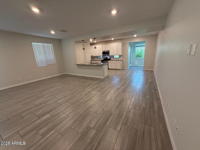 Foto del edificio - 327 W Tamarack Dr