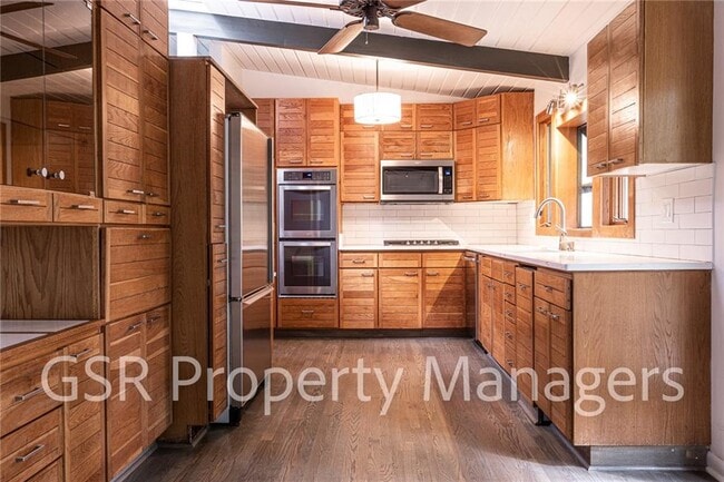 Building Photo - 2026 N Akin Dr NE