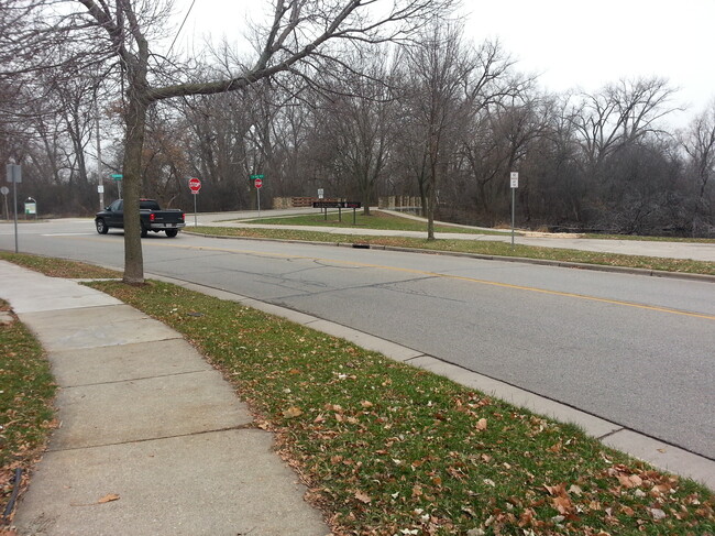 The Arboretum - 825 S Mills St
