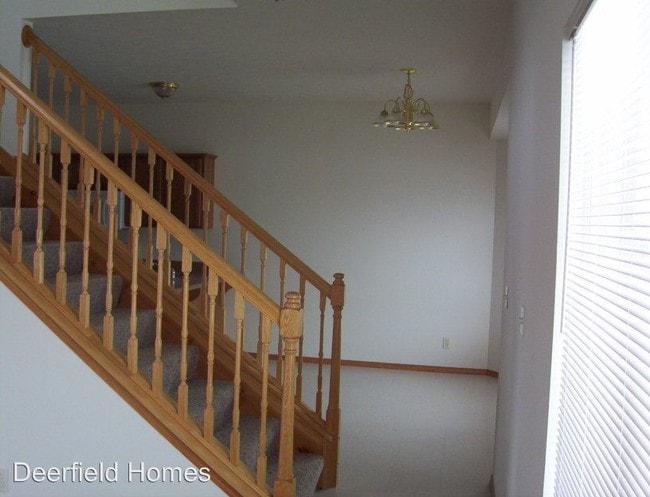 Building Photo - 2404 W Deerfield St