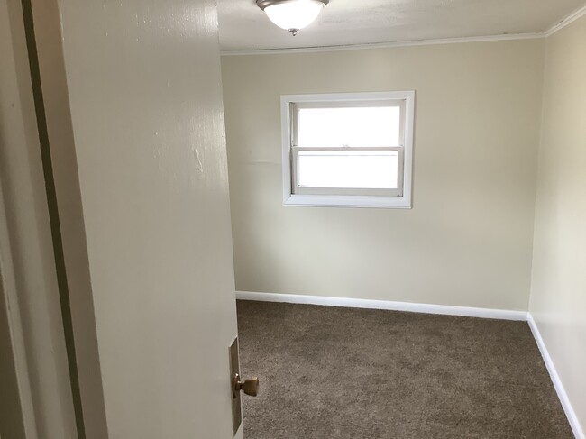 Bedroom 2 - 940 Oak Grove Ave