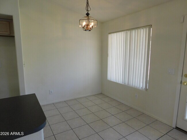 Foto del edificio - 2430 E Fairview St
