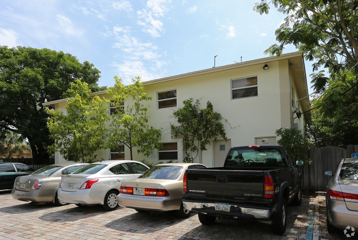 Foto del edificio - 530 NE 15th Ct