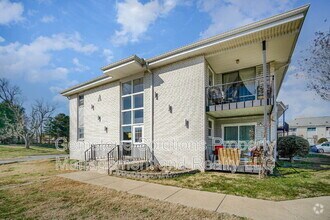 Building Photo - 613 Hillsboro Rd