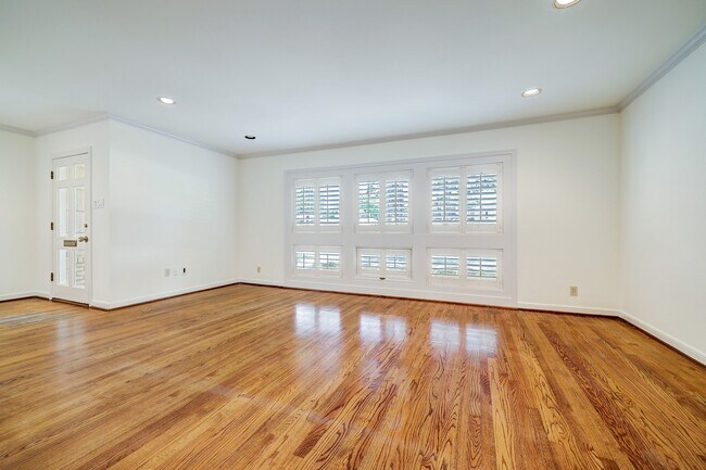 Foto del edificio - 5642 Wickersham Ln