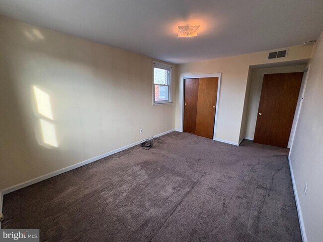 Building Photo - 1220 Fuller St