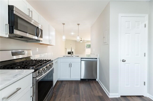 Foto del edificio - 547 Harbor Lake Ct