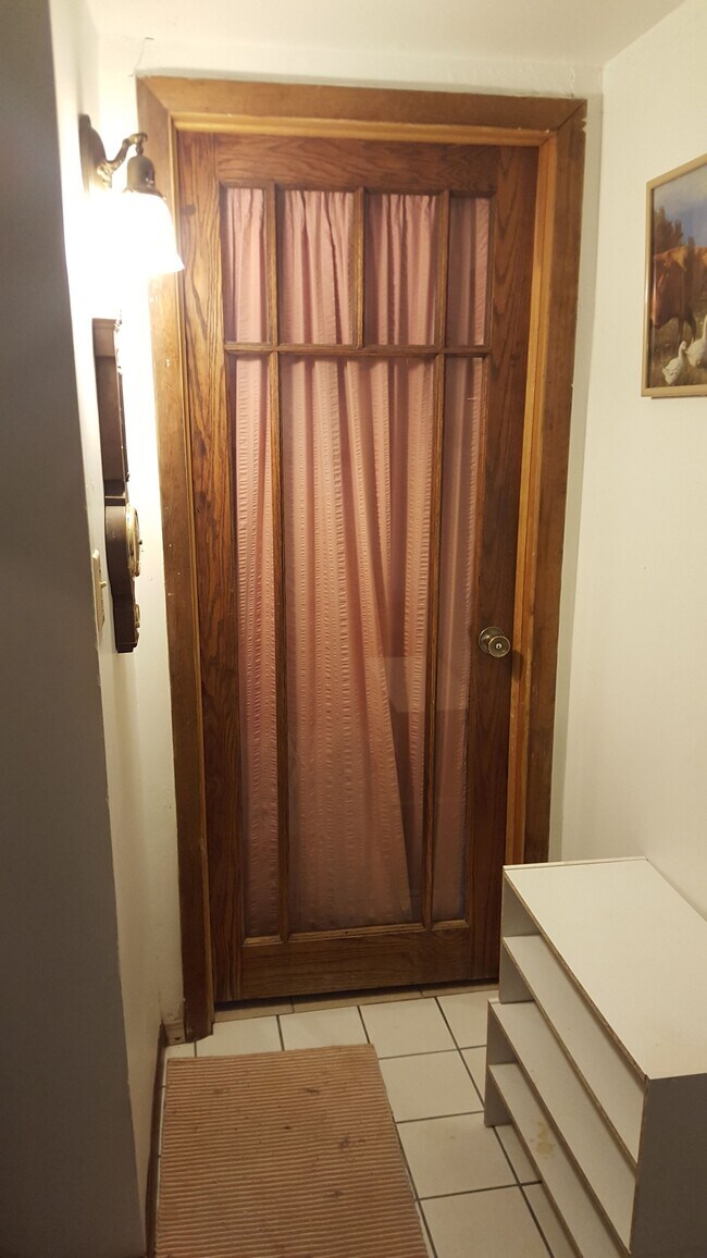 Entrance - 9 E Hill Rd