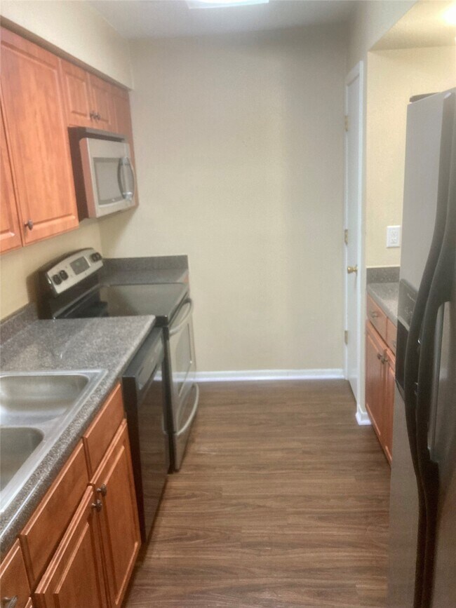 Foto del edificio - 6924 Lasker Dr