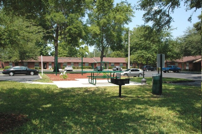 Building Photo - Forest Glen Apartments