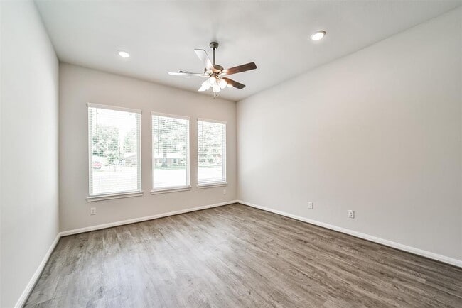 Building Photo - 25806 Maplewood Dr