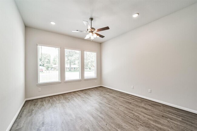 Foto del edificio - 25806 Maplewood Dr