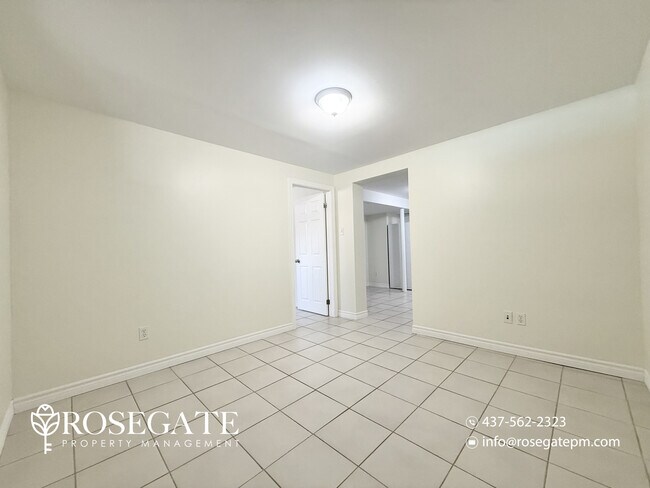 Photo du bâtiment - All-Inclusive 2-Bedroom + Den Basement Apartment – Scarborough