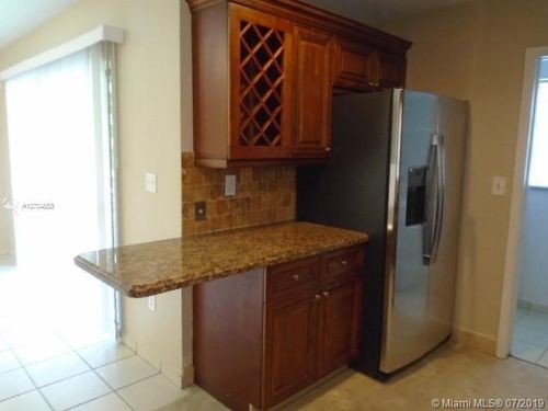 Foto del edificio - 881 NW 132nd Pl