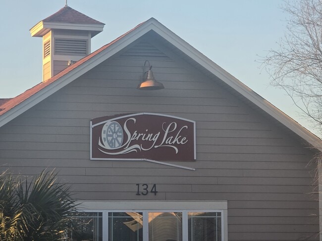 Foto del edificio - 98 Crystal Lake Dr