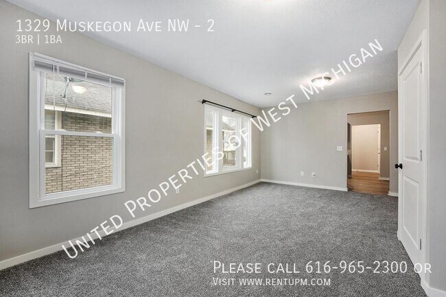 Building Photo - Available Now | 3 Bedroom 1 Bath Apartment...