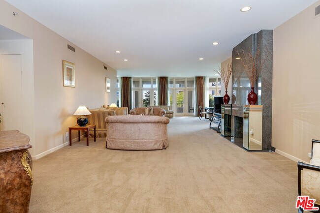 Foto del edificio - 10351 Wilshire Blvd