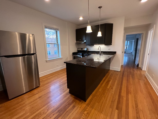 Foto del edificio - 6018 N Melvina Ave