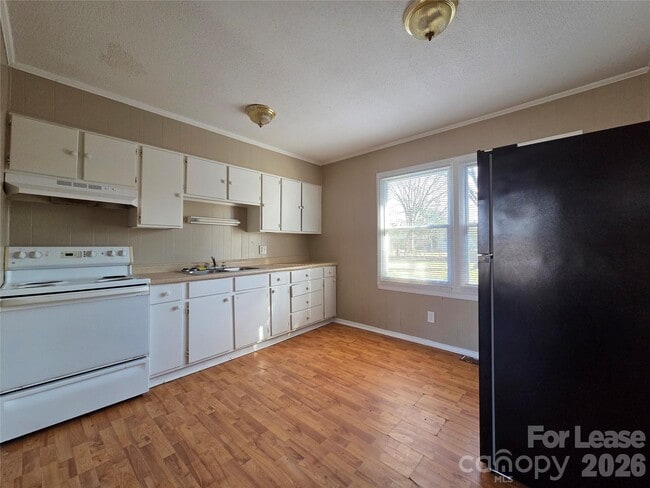 Building Photo - 743 Clarinda St