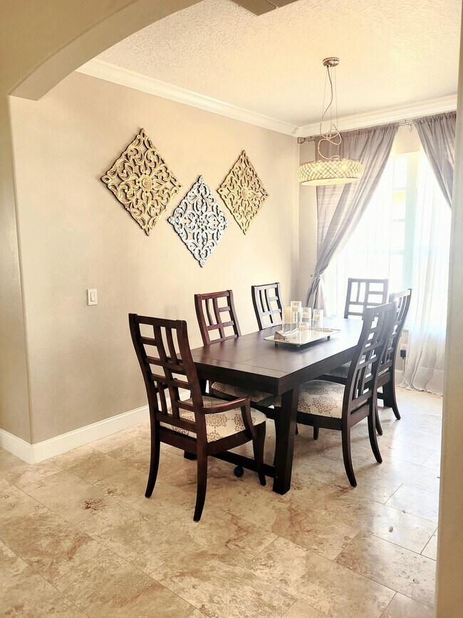 Building Photo - 370 Carriage Way Ct