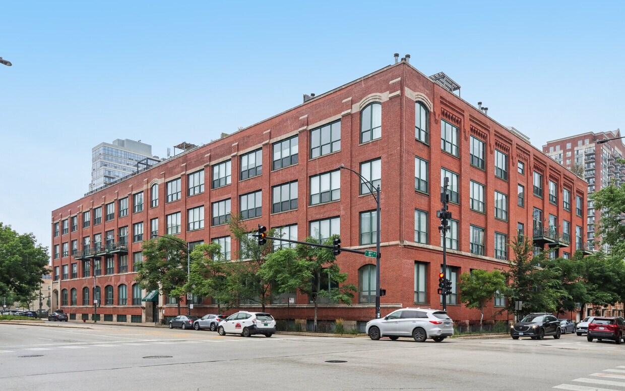 Foto principal - 1727 S Indiana Ave