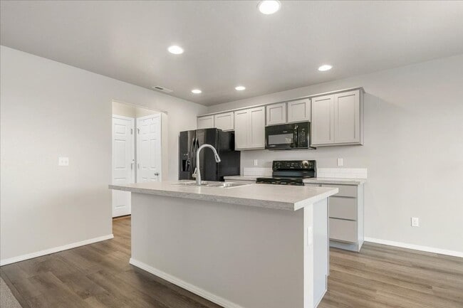 Foto del edificio - Beautiful Home 3 bed, 2bth - Pet Friendly - Ready Now!