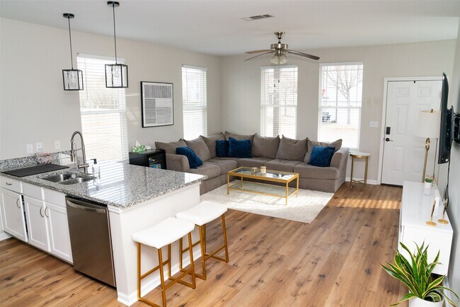 Foto del edificio - 716 Ironwood Ln