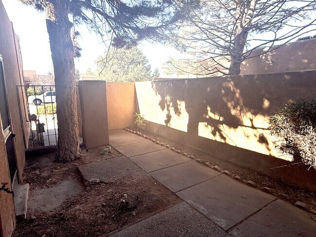 Foto del edificio - 2909 Cutler Ave NE