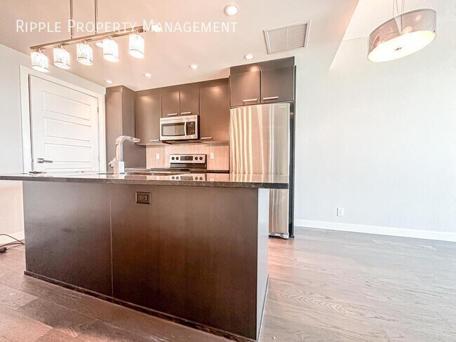 Photo du bâtiment - GORGEOUS 1 BED/ 1 BATH CONDO IN THE COMMUNITY OF VICTORIA PARK
