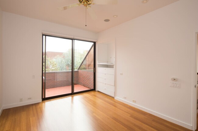 Foto del edificio - 640 Davis St