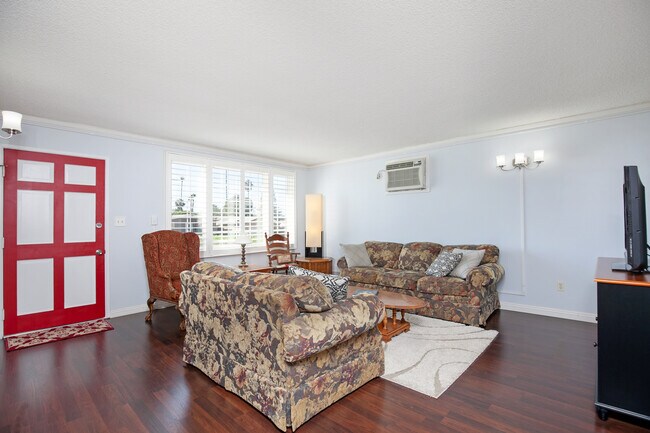 Foto del edificio - 6714 Cowles Mountain Blvd