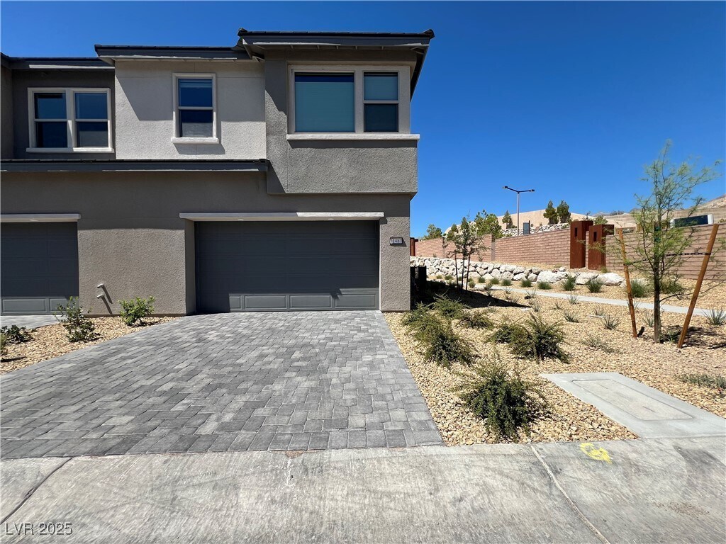 Foto principal - 11487 Contour Ave