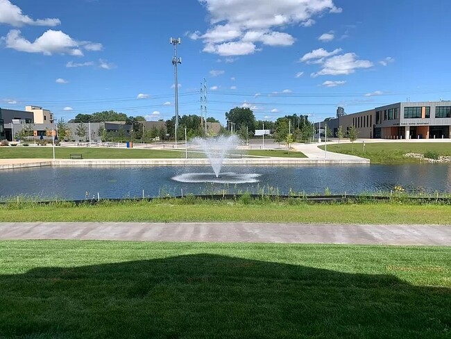 Building Photo - 500 Locke Pointe Dr NE