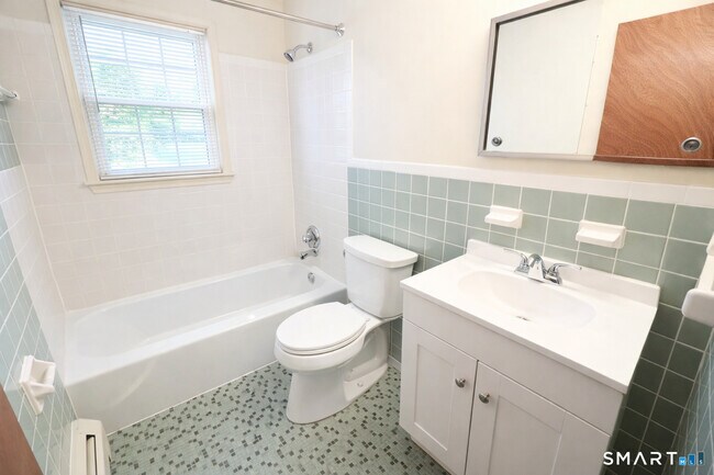 Foto del edificio - 949 Hopmeadow St
