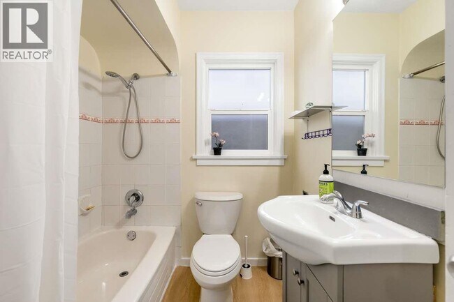 Photo du bâtiment - 2075 E 44th Ave