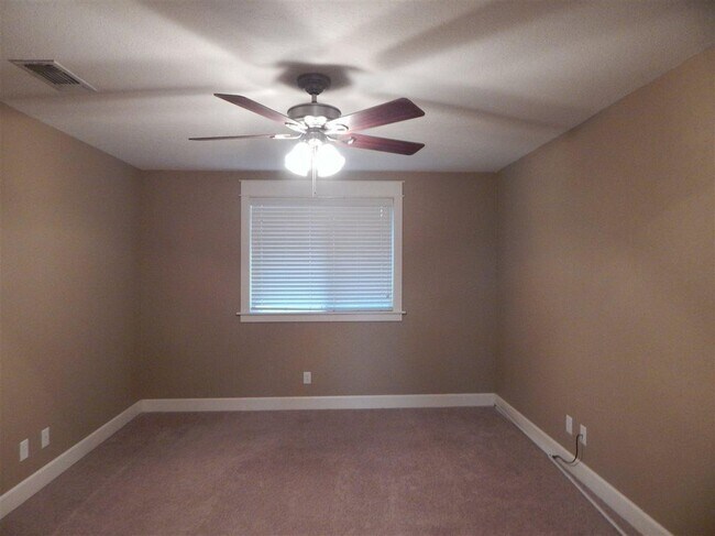 Building Photo - 18 Bella Vista Cir