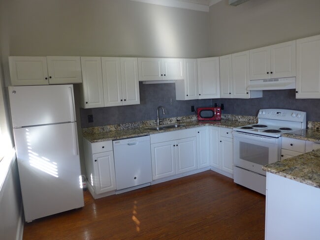 Building Photo - 112 N John St