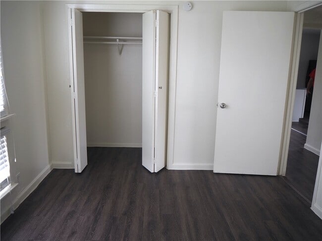 Building Photo - 1200 E 52nd St