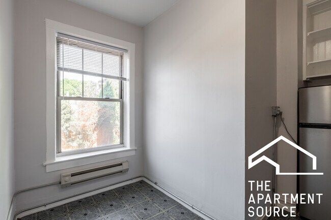 Building Photo - 3263 W Wrightwood Ave