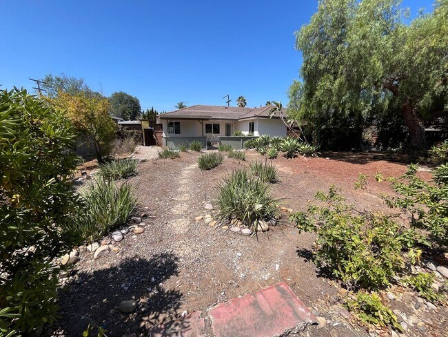 Foto del edificio - Large 6 bed 3 bath House on East Falls! Co...