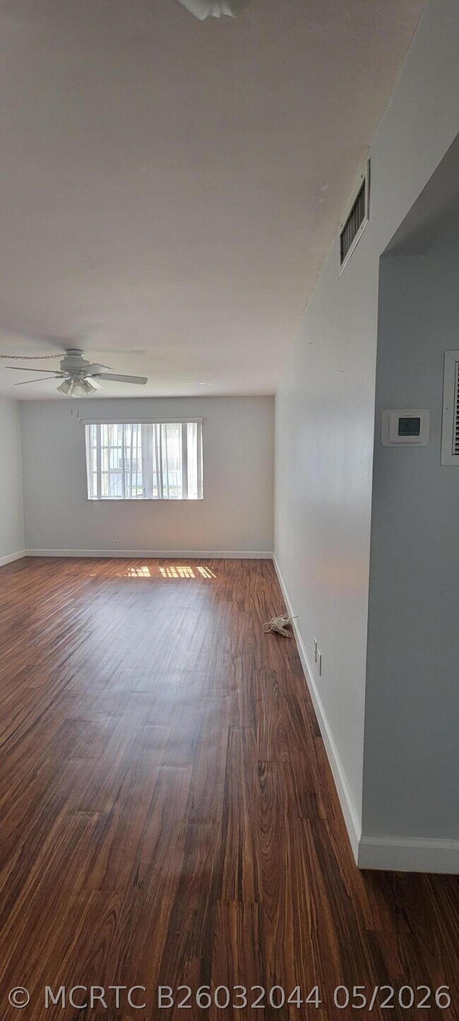 Foto del edificio - 1851 NE 62nd St