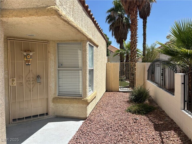 Foto del edificio - 8341 Aspenbrook Ave