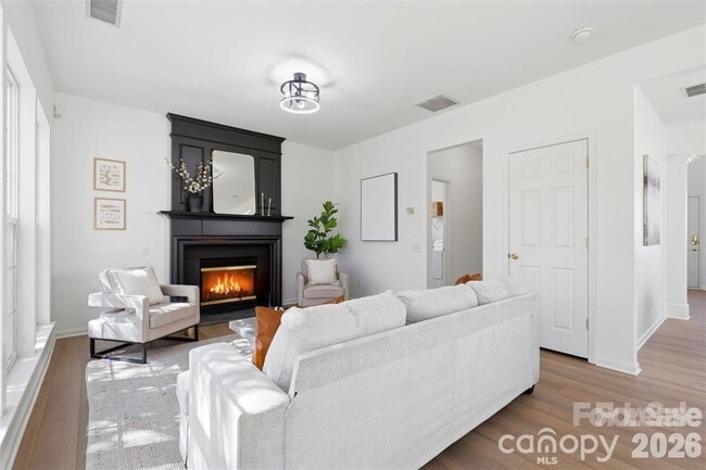 Foto del edificio - 2443 Normancrest Ct