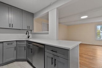 Building Photo - 116 Corlies Ave