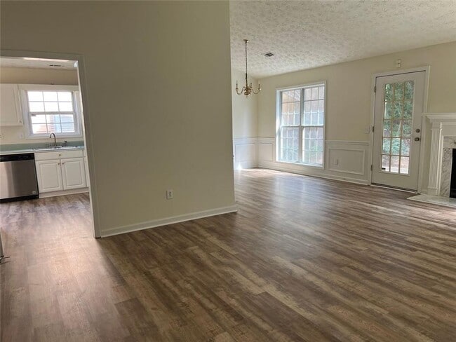 Building Photo - 1065 Hillary Ln