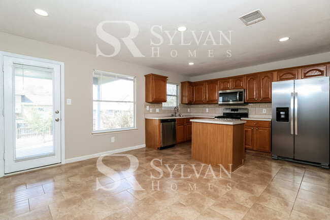 Building Photo - Enjoy living the good life in this 3 bedro...