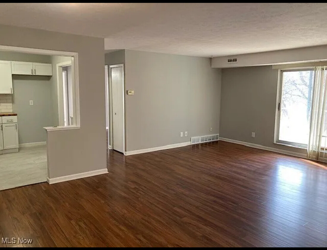 Foto principal - 3675 Clague Rd